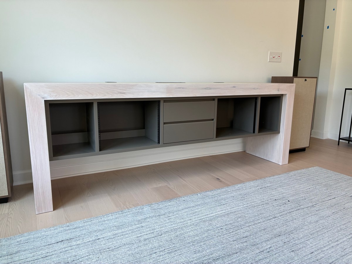 Custom DJ Console: Modern Furniture for&nbsp;DJs